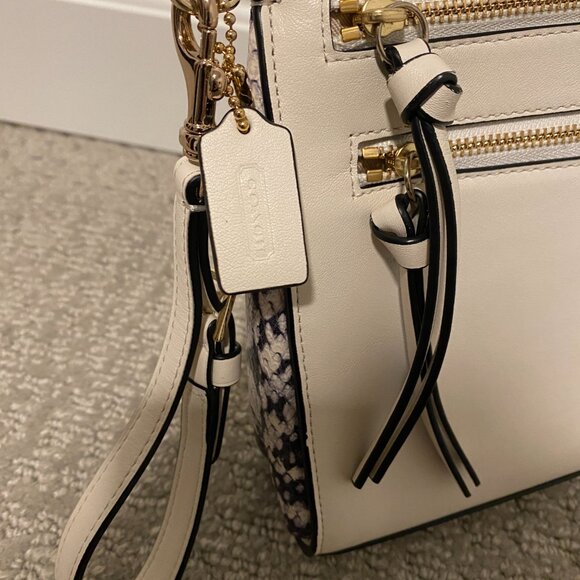 Coach Clutch - Picture 6 of 6